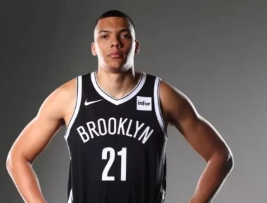 Η εκτόξευση έρχεται από τα αγκάθια: Ο Ουάιλι και η ιστορία της ζωής του (φωτό, βίντεο)